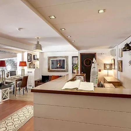Hotel Restaurant De L'océan - Coeur De Ville, Proche Grande Et Port Vieux 3*