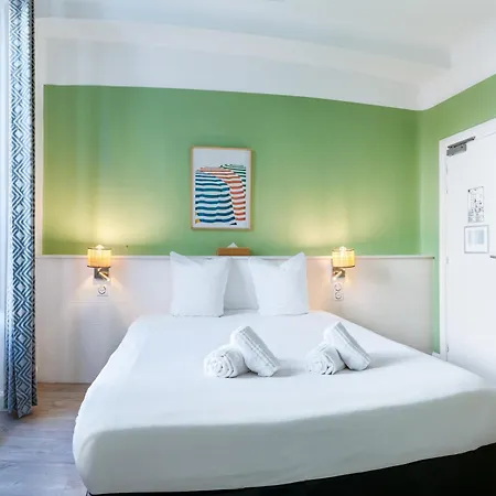 Hotel Restaurant De L'océan - Coeur De Ville, Proche Grande Et Port Vieux 3*