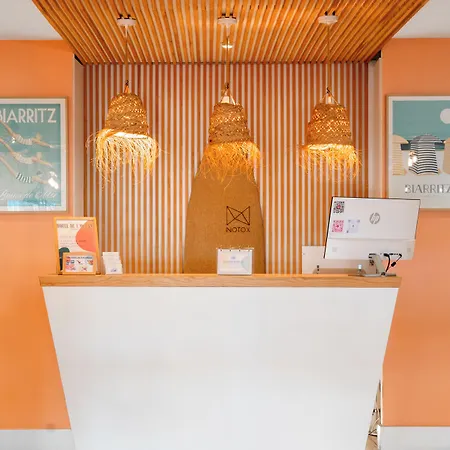 Hotel Restaurant De L'océan - Coeur De Ville, Proche Grande Et Port Vieux 3*