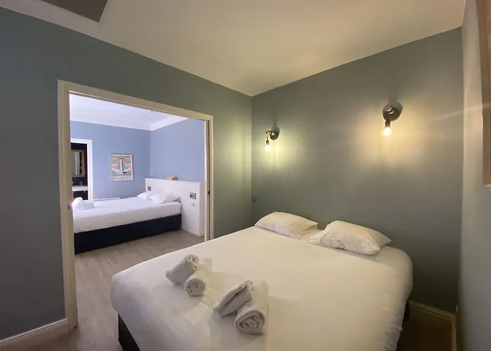 Hotel Restaurant De L'Ocean - Coeur De Ville, Proche Grande Plage Et Port Vieux Hotel 3*