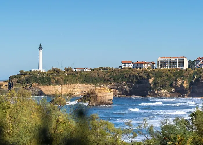 Hotel Restaurant De L'Ocean - Coeur De Ville, Proche Grande Plage Et Port Vieux 3*