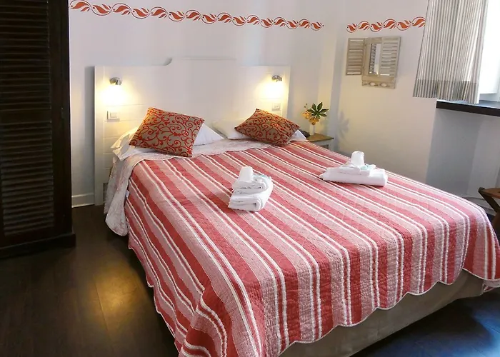 Hotel Hotel Restaurant De L'Ocean - Coeur De Ville, Proche Grande Plage Et Port Vieux