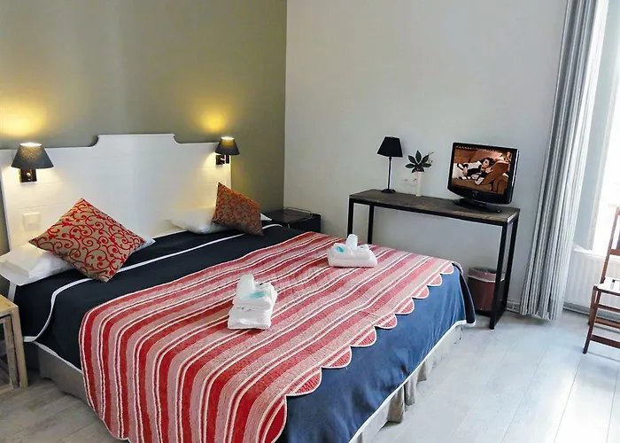 Hotel Hotel Restaurant De L'Ocean - Coeur De Ville, Proche Grande Plage Et Port Vieux