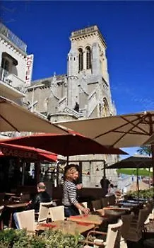 Hotel Hotel Restaurant De L'Ocean - Coeur De Ville, Proche Grande Plage Et Port Vieux 3*